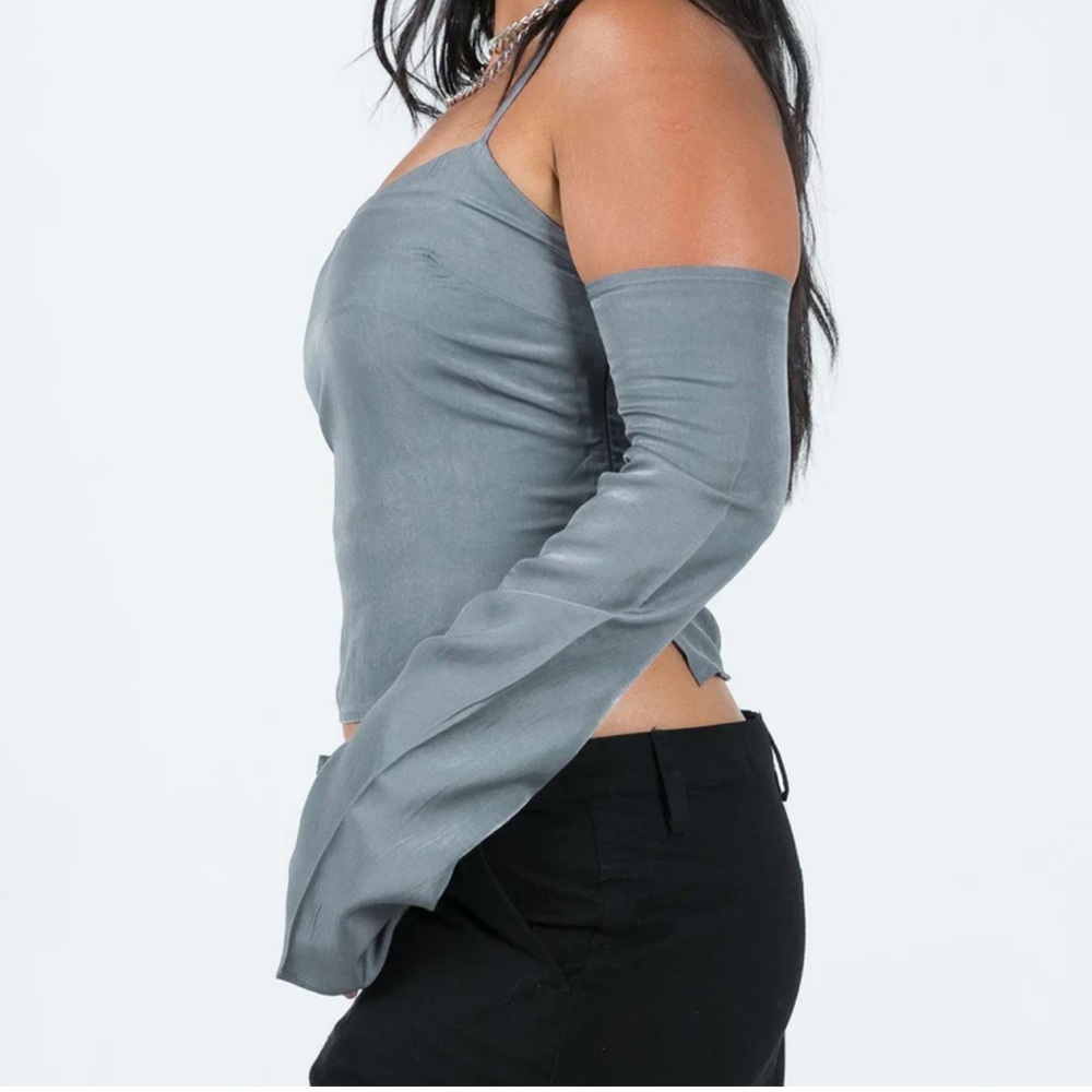 SOLD BNWT princess polly cold shoulder top - Picture 4 of 7